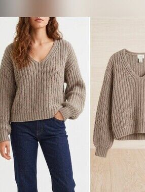 🤎 H&M Chunky Ribbed V-Neck Knit Sweater - Size Medium. Excellent Used Condition